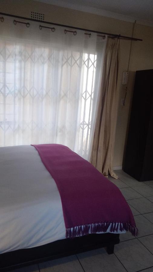 Self-Catering 1Bedr Cottage In Sandton With Free Wifi Йоганнесбурґ Екстер'єр фото